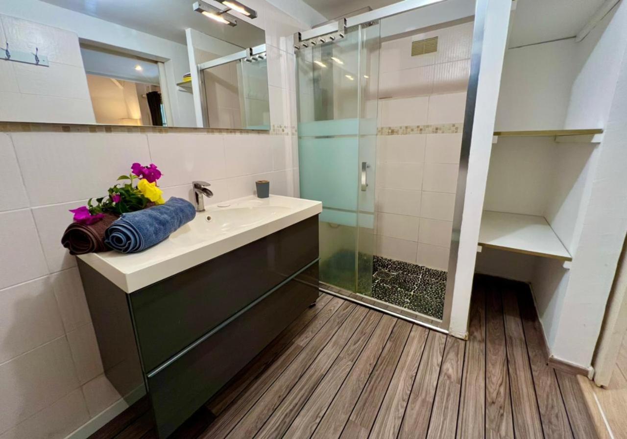 Jolie petite Villa sur une presqu’île Le Gosier  Extérieur photo